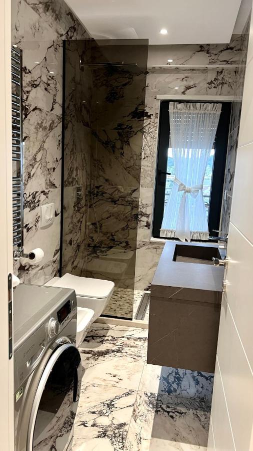 Zeus Tirana Suite Deluxe ภายนอก รูปภาพ