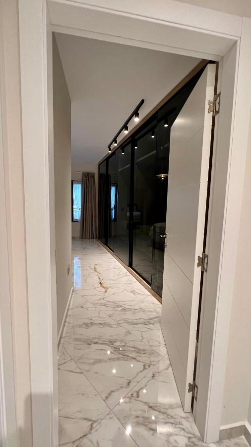 Zeus Tirana Suite Deluxe ภายนอก รูปภาพ