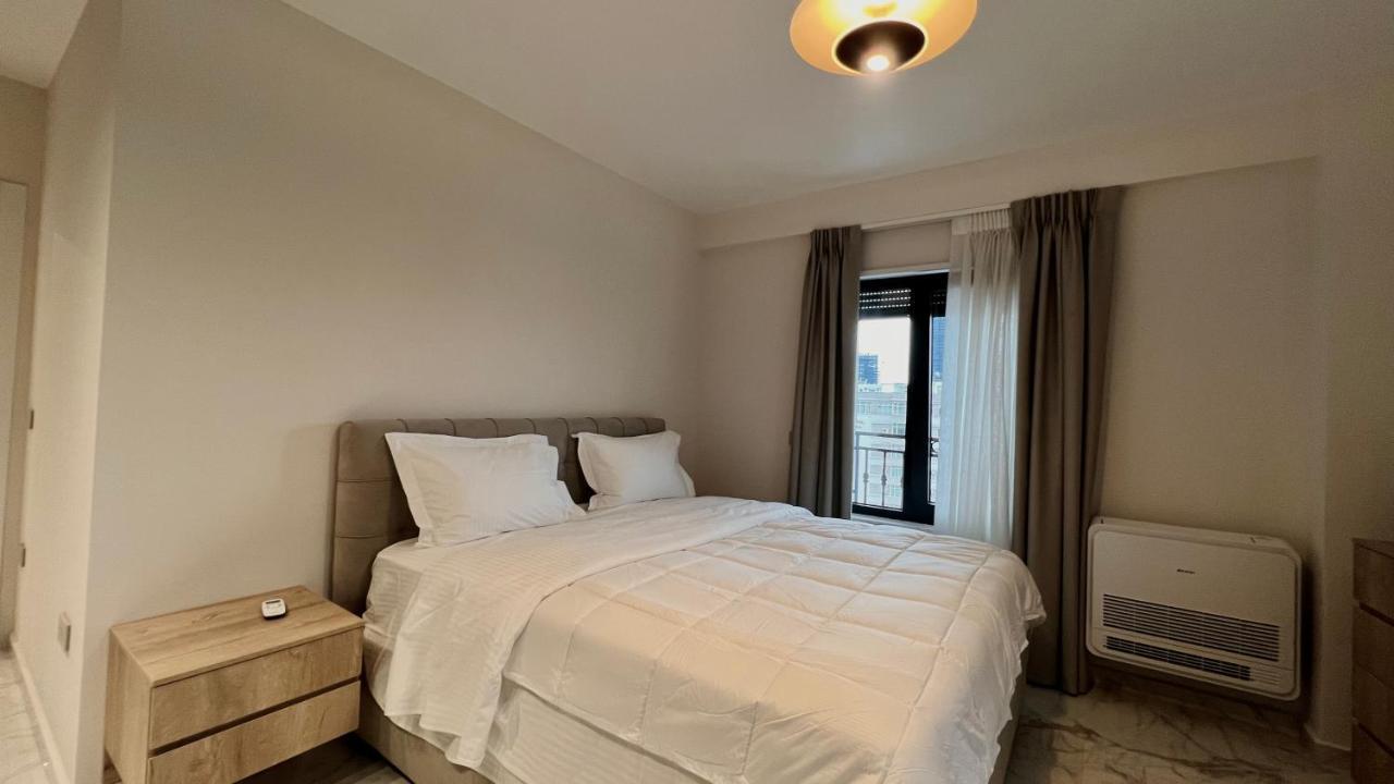 Zeus Tirana Suite Deluxe ภายนอก รูปภาพ