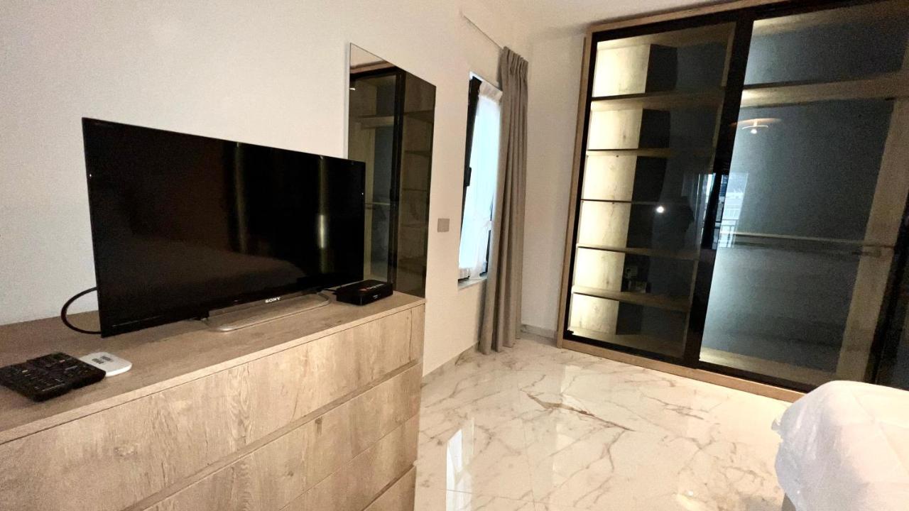 Zeus Tirana Suite Deluxe ภายนอก รูปภาพ