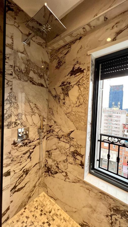 Zeus Tirana Suite Deluxe ภายนอก รูปภาพ